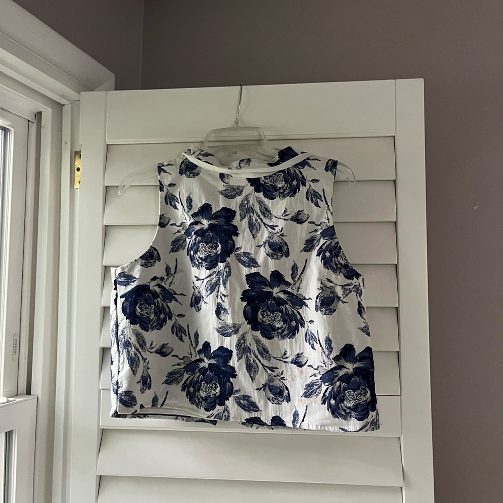 Eva Mendes for New York & Company Blue Floral Sleeveless Top – Size 10